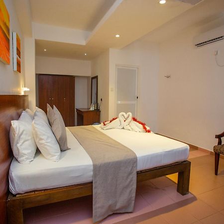 Hotel Lucky Seven Hikkaduwa Zewnętrze zdjęcie