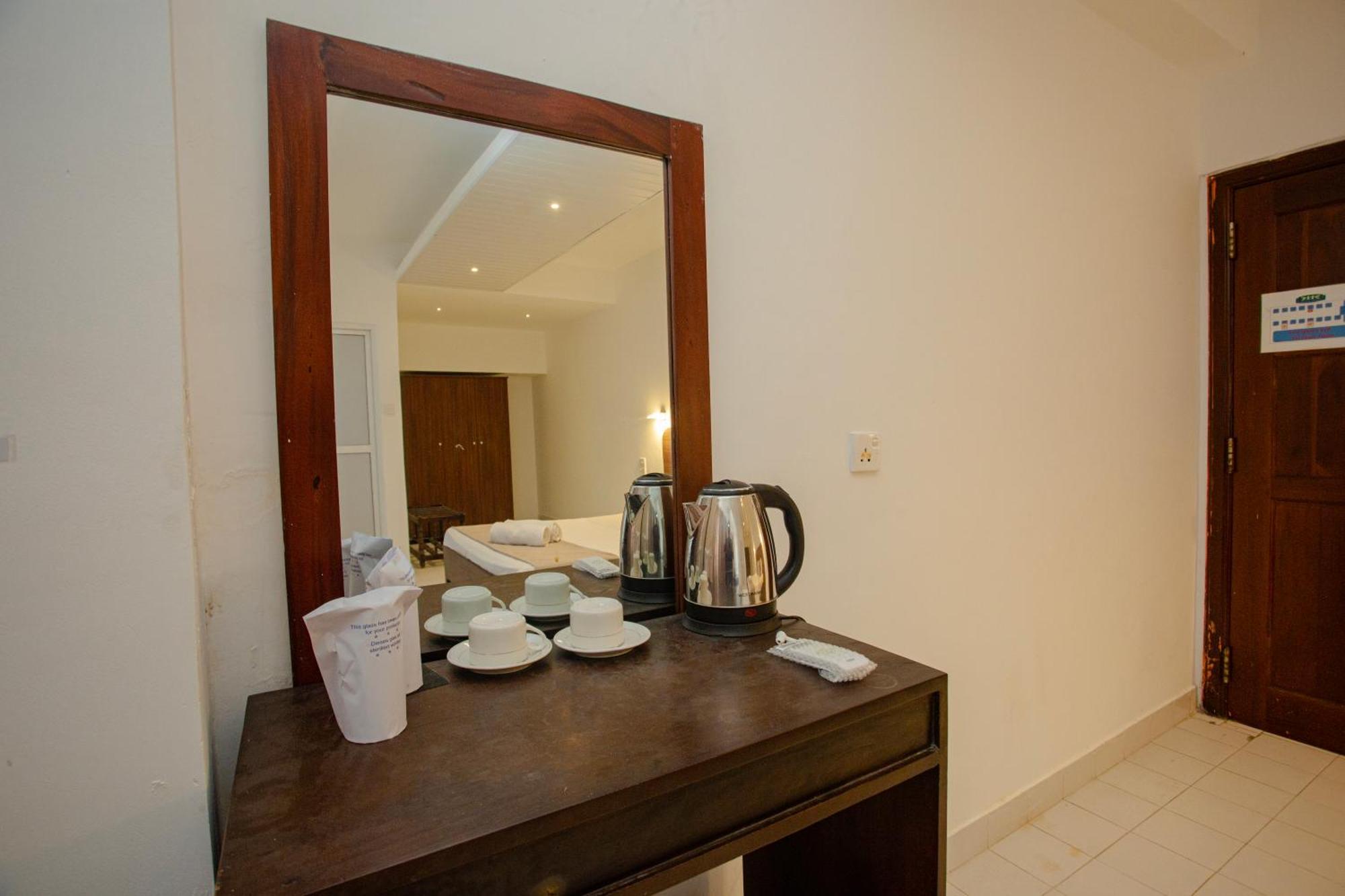 Hotel Lucky Seven Hikkaduwa Zewnętrze zdjęcie