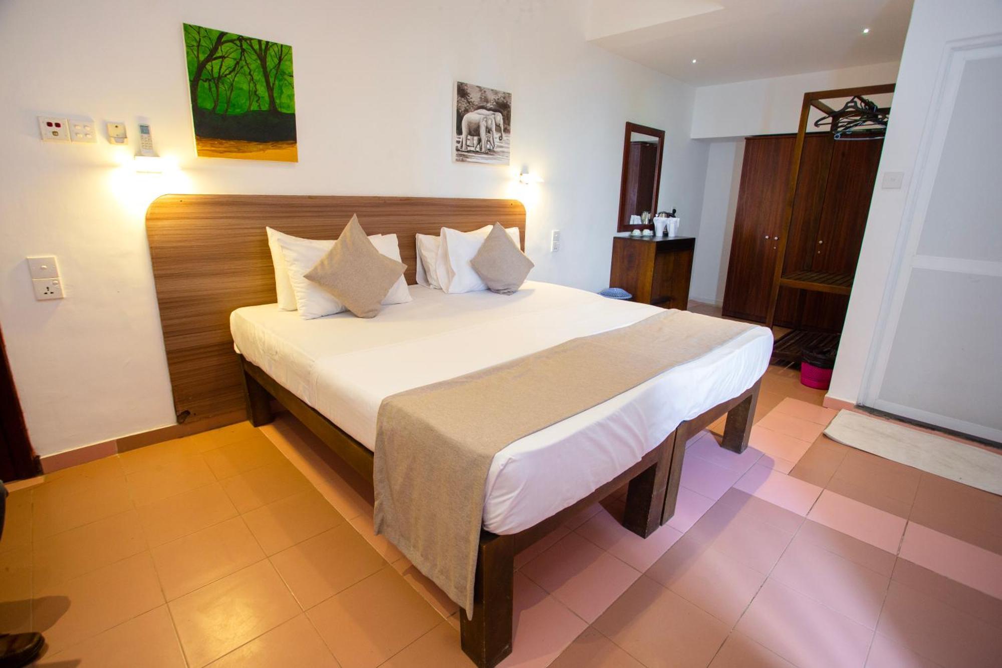 Hotel Lucky Seven Hikkaduwa Zewnętrze zdjęcie
